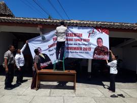 PANITIA PILKADES DESA SEMANU PASANG BANNER PILKADES SERENTAK KABUPATEN GUNUNGKIDUL